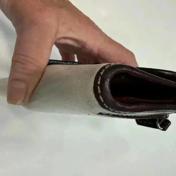 Dooney & Bourke vintage pebbled leather long wallet with front buckle - Picture 3 of 14